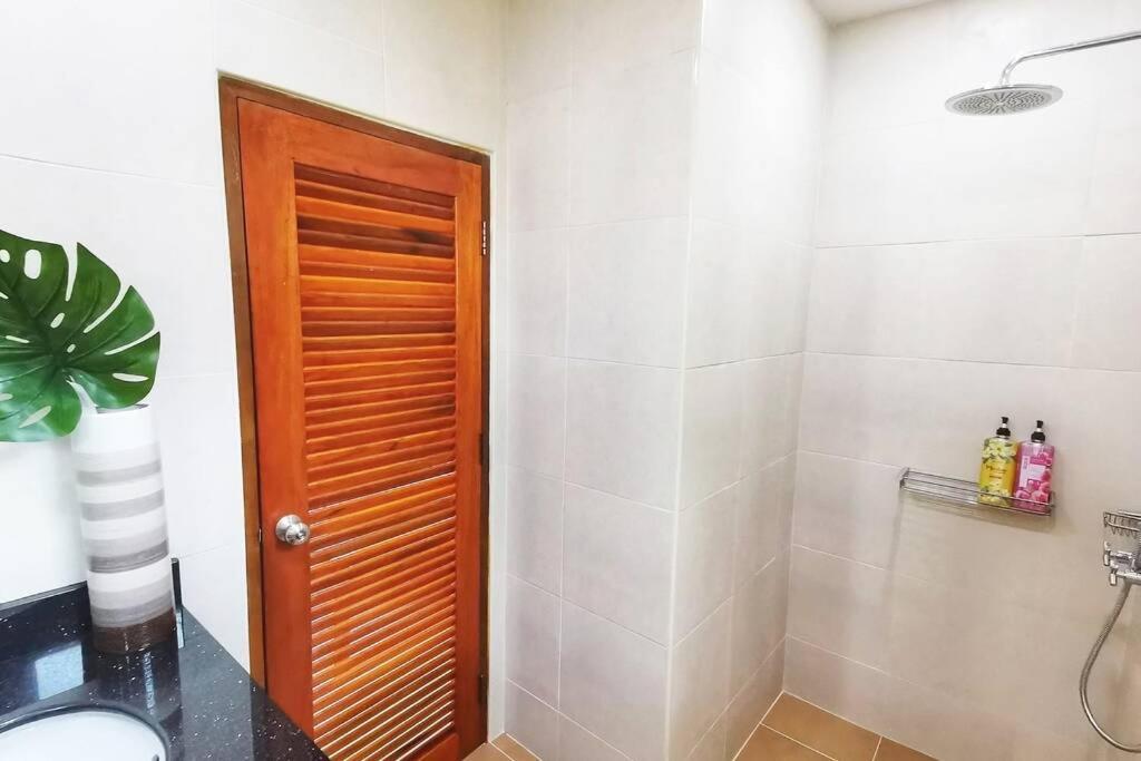 Anb Poolvilla 3Br Walk Private Beach In Pratamnak Pattaya Buitenkant foto